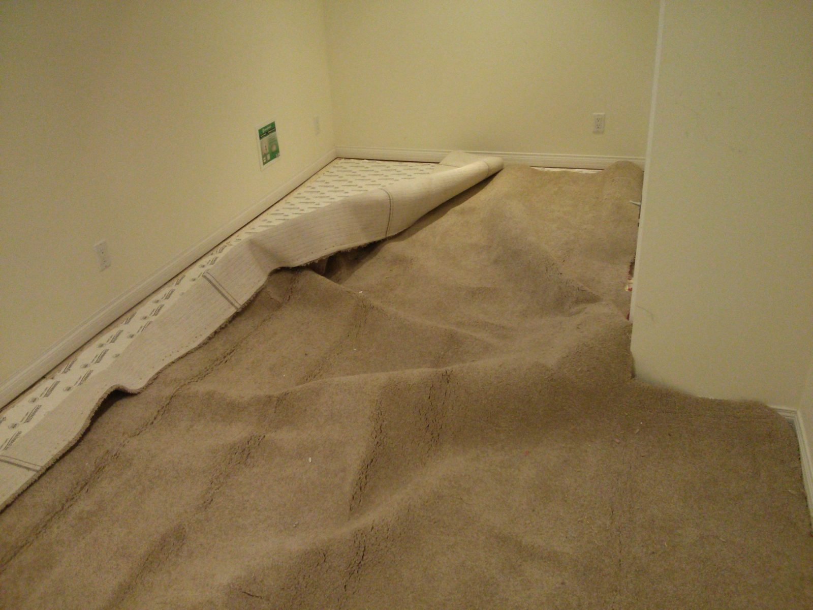 Water-damaged carpet installation and stretch in the basement