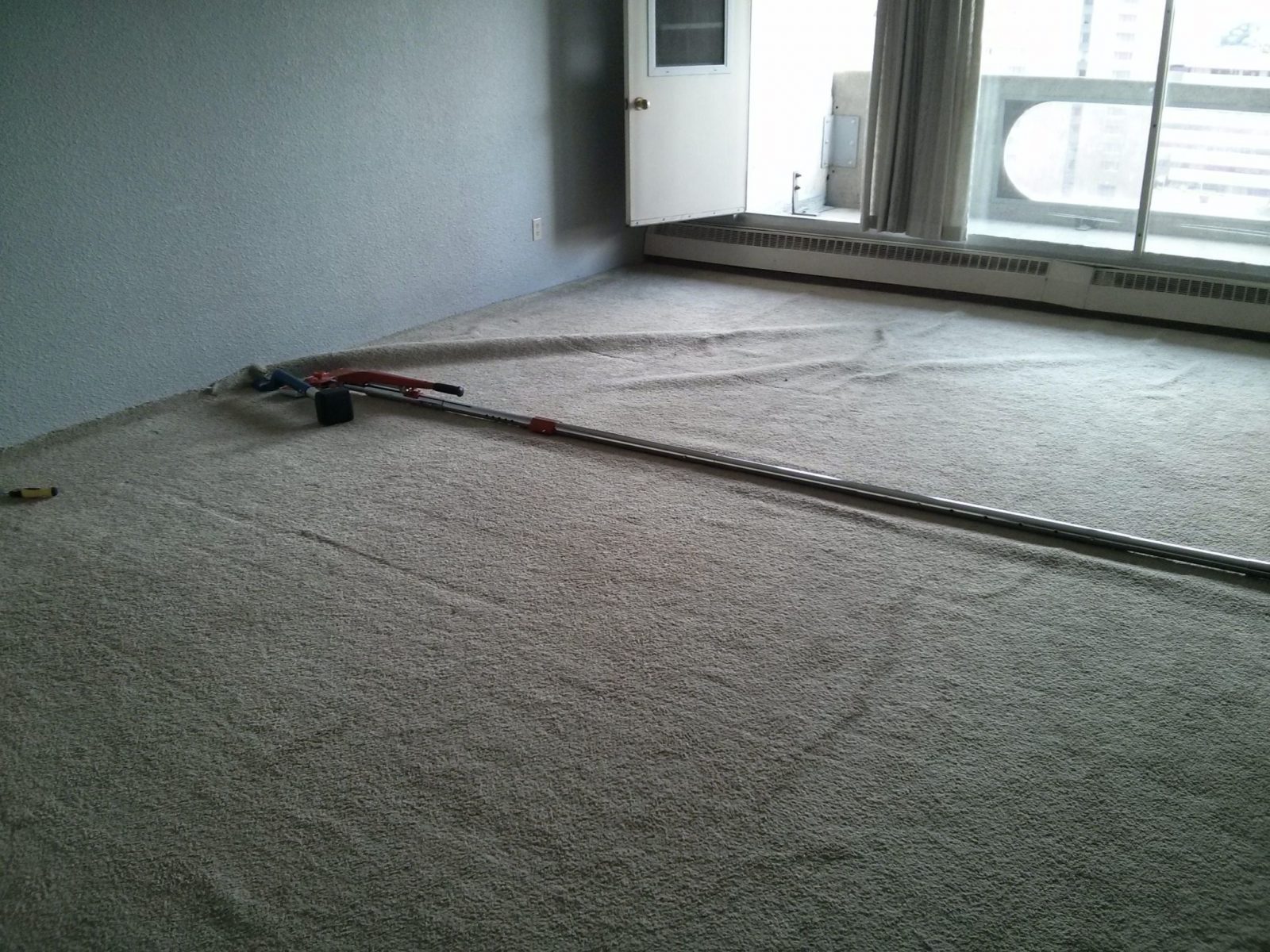 Stretching a carpet in high rise condos and apartments