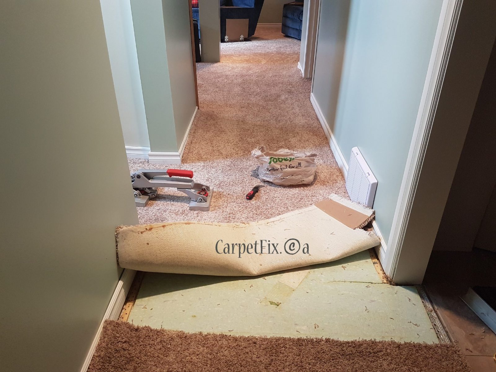 carpet re-stretch in a hallway